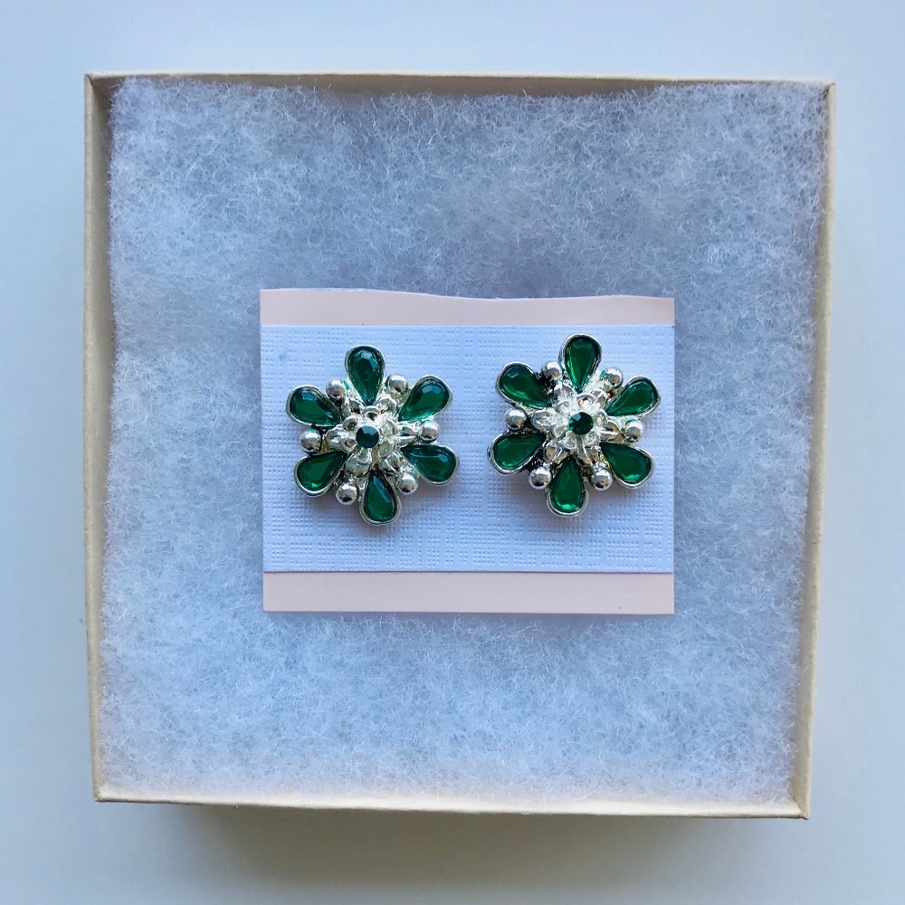 NWOT Green & Silver Floral Stud Earrings